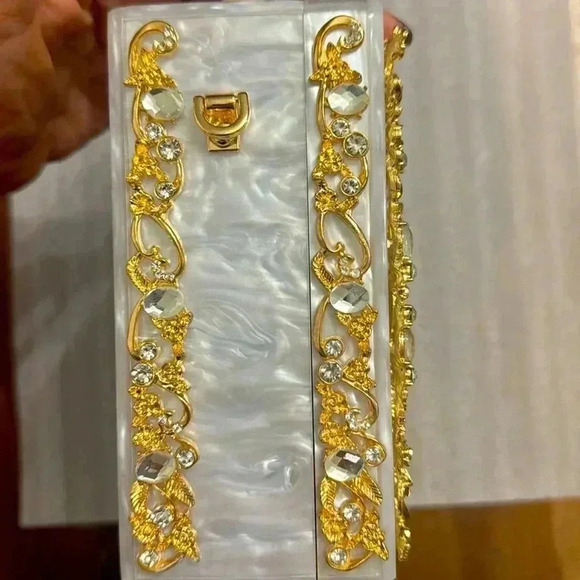 VERANO HILL ACRYLIC BOX HANDBAG
CLUTCH/SHOULDER/CROSSBODY
NEW - Picture 3 of 6